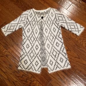 KIM ROGERS PETITE Geometric Fuzzy 3/4 Sleeve Cardigan - Size Medium Petite